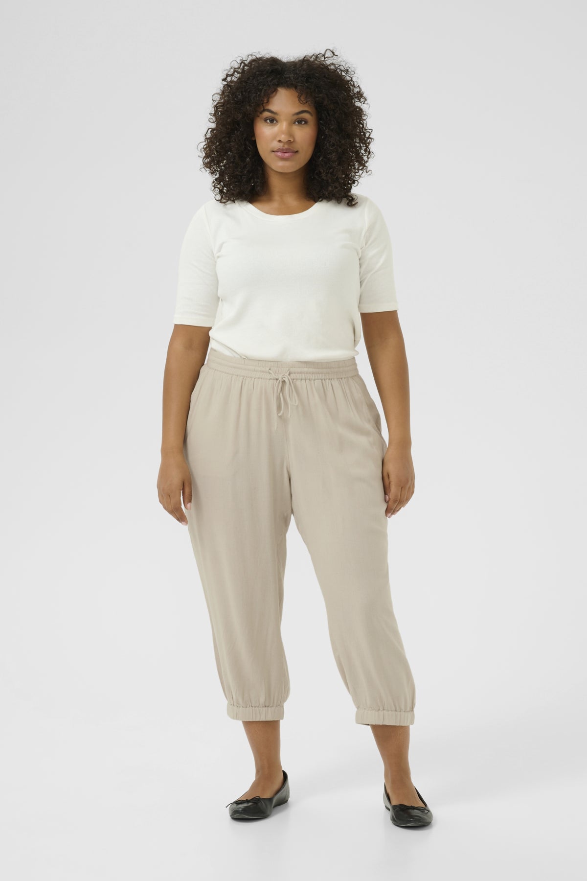 Curvy Feather Grey Capri Pant