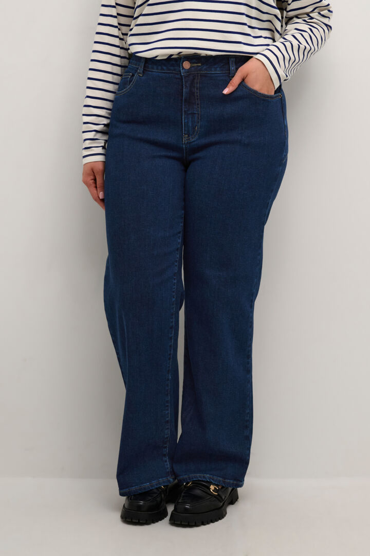 Curvy Kanna Flared Jeans