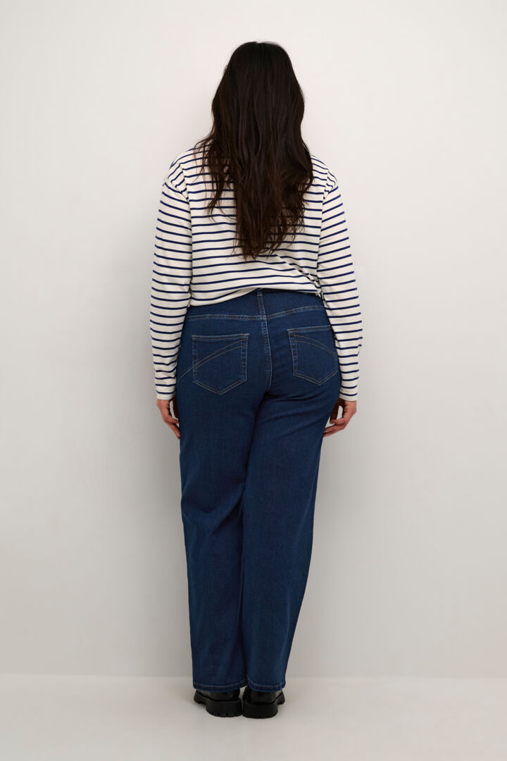 Curvy Kanna Flared Jeans