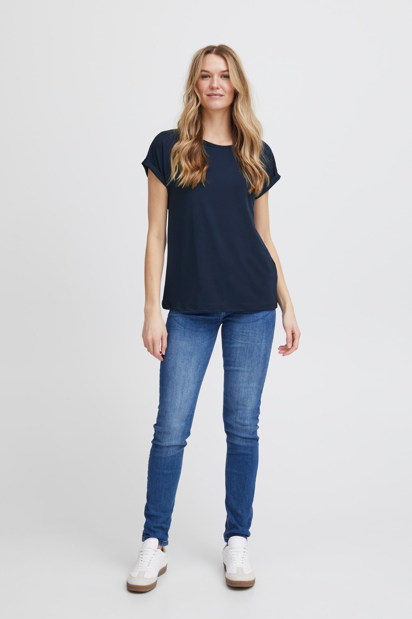 Frseen Tee in Navy
