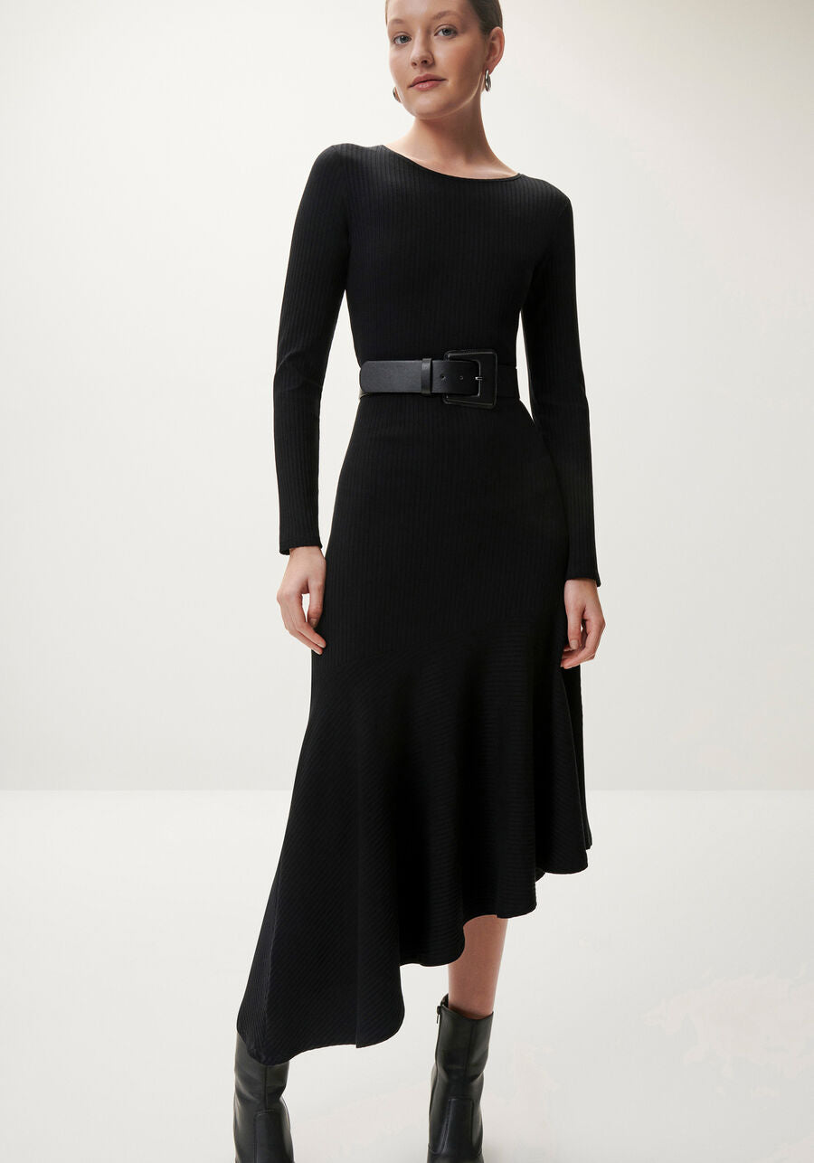 A Symmetrical Ribbed Black Dress